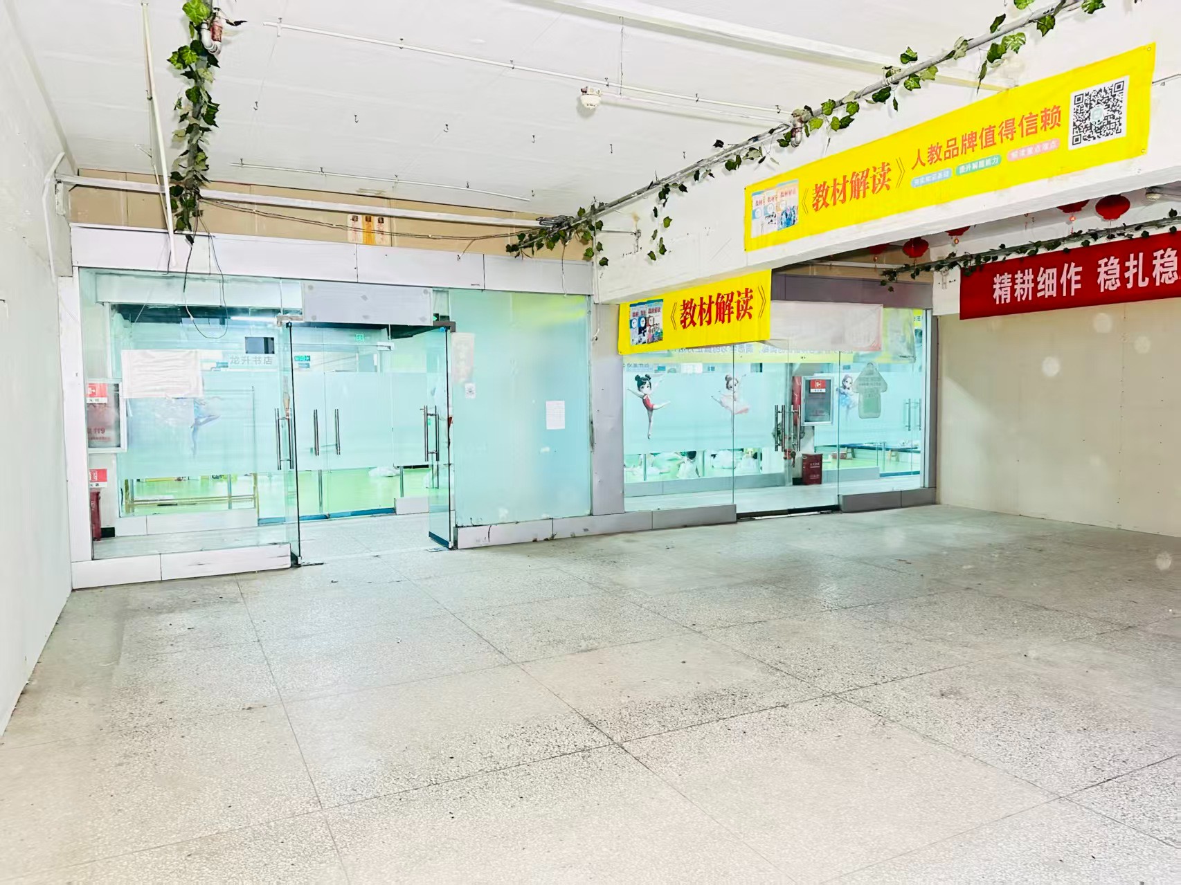 向阳路提供写字楼、商铺、展示空间、直播间等多种面积选择，满足企业办公、研发、展示、运营等多元需求。